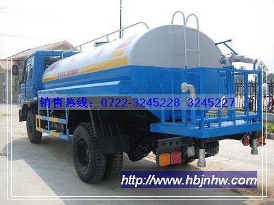 東風145灑水車,平頭帶臥,康機160馬力.裝水8-10噸.前沖后灑,側(cè)噴,后置工作臺.銷售熱線:13908665336